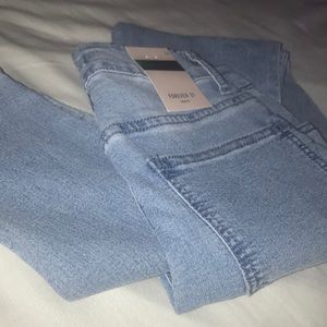 light wash skinny jeans